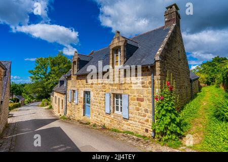 Case tipiche in pietra nel villaggio bretone di Locronan (Francia) Foto Stock