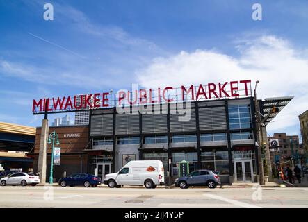 Milwaukee, WISCONSIN, USA Aprile 14 2022: Vista dall'esterno dell'edificio sul mercato pubblico di Milwaukee nel centro cittadino. Si tratta di un popolare mercato cittadino. Foto Stock