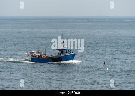 SCARBOROUGH, NORTH YORKSHIRE, Regno Unito - LUGLIO 18: Nave da battelli diretti verso Scarborough, North Yorkshire il 18 Luglio 2022 Foto Stock