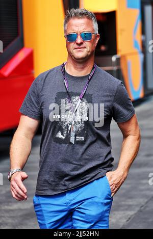 Le Castellet, Francia. 23rd luglio 2022. Ralf Schumacher (GER). 23.07.2022. Formula 1 World Championship, Rd 12, Gran Premio di Francia, Paul Ricard, Francia, Giorno di qualificazione. Credit: XPB Images Ltd/Alamy Live News Foto Stock