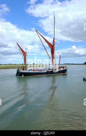 hames Barge Thistle lasciando Maldon ritratto vista Foto Stock