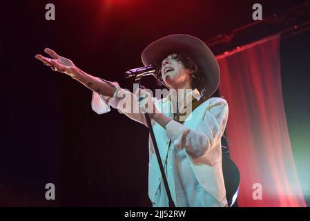 22 luglio 2022, Roma, Italia: Laura Pergolizzi (LP) durante il concerto del Roma Summer Fest 2022 all'Auditorium Parco della Musica di Roma. (Credit Image: © Roberto Bettacchi/Pacific Press via ZUMA Press Wire) Foto Stock