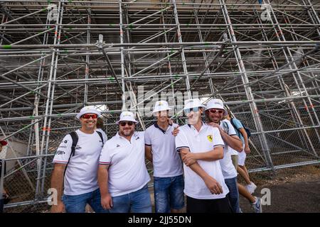 Le Castellet, Francia. 23rd luglio 2022. Tifosi durante la Formula 1 Lenovo Grand Prix de France, Gran Premio di Francia 2022, 12th round del Campionato del mondo di Formula uno FIA 2022 dal 22 al 24 luglio 2022 sul circuito Paul Ricard, a le Castellet, Francia - Foto: Germain Hazard / DPPI/DPPI/LiveMedia Credit: Agenzia fotografica indipendente/Alamy Live News Foto Stock