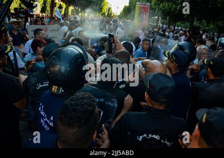 Tunisi, Tunisia. 22nd luglio 2022. USA: Sei dei 7 imputati di Chicago compaiono nel 1970. Abbie Hoffman, da sinistra, John Froines, Lee Weiner, Jerry Rubin, Rennie Davis e Tom Hayden furono assolti dalla cospirazione, ma cinque furono condannati per altre accuse. I verdetti colpevoli sono stati successivamente ribaltati. Credit: ZUMA Press, Inc./Alamy Live News Foto Stock