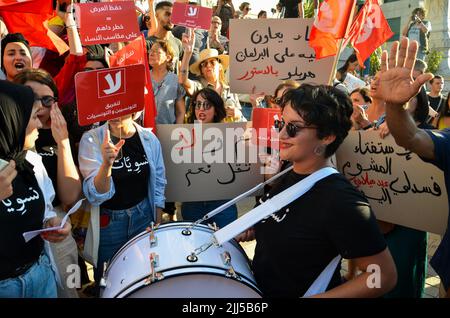 Tunisi, Tunisia. 22nd luglio 2022. USA: Sei dei 7 imputati di Chicago compaiono nel 1970. Abbie Hoffman, da sinistra, John Froines, Lee Weiner, Jerry Rubin, Rennie Davis e Tom Hayden furono assolti dalla cospirazione, ma cinque furono condannati per altre accuse. I verdetti colpevoli sono stati successivamente ribaltati. Credit: ZUMA Press, Inc./Alamy Live News Foto Stock