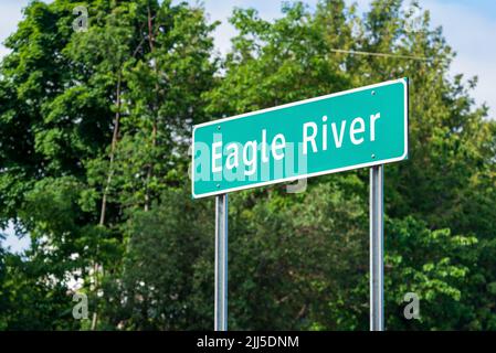 Eagle River, MICHIGAN - 22 giugno 2022: Sig per Eagle River Michigan Foto Stock