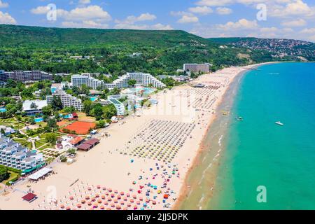 Albena, Bulgaria. Vista aerea della spiaggia di Albena in estate. Foto Stock