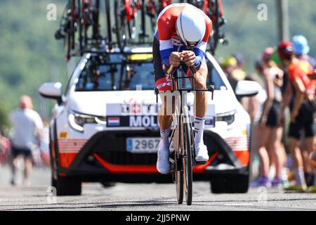 Francia. 23rd luglio 2022. L'olandese Bauke Mollema di Trek-Segafredo ha ritratto in azione durante la tappa 20 della gara ciclistica Tour de France, un crono individuale del 40,7km da Lacapelle-Marival a Rocamadour, Francia, sabato 23 luglio 2022. Il Tour de France di quest'anno si svolge dal 01 al 24 luglio 2022. BELGA PHOTO DAVID PINTENS - UK OUT Credit: Belga News Agency/Alamy Live News Foto Stock