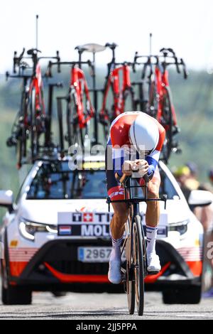 Francia. 23rd luglio 2022. L'olandese Bauke Mollema di Trek-Segafredo ha ritratto in azione durante la tappa 20 della gara ciclistica Tour de France, un crono individuale del 40,7km da Lacapelle-Marival a Rocamadour, Francia, sabato 23 luglio 2022. Il Tour de France di quest'anno si svolge dal 01 al 24 luglio 2022. BELGA PHOTO DAVID PINTENS - UK OUT Credit: Belga News Agency/Alamy Live News Foto Stock