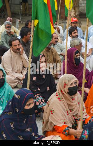 QUETTA, PAKISTAN. Luglio 23-2022: Membro del partito nazionale di Balochistan (Mengal) che protesta sul rilascio di persone scomparse di Baloch di fronte al Press Club. Foto Stock