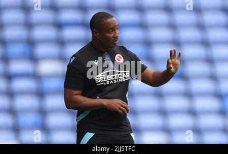 Reading manager Paul Ince durante una partita di prima della stagione al Select Car Leasing Stadium, Reading. Data foto: Sabato 23 luglio 2022. Foto Stock