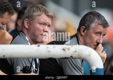 Grant McCann manager di Peterborough United e Cliff Byrne durante il gioco Foto Stock