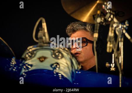 Diego Bartaburu si esibisce durante il concerto "No te va a gustar". Foto Stock