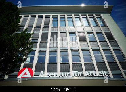 Berlino, Germania. 12th giugno 2022. Agenzia federale del lavoro, Agenzia, Ufficio del lavoro, Centro di lavoro Steglitz-Zehlendorf. Credit: XAMAX/dpa/Alamy Live News Foto Stock