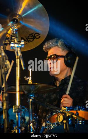 Diego Bartaburu si esibisce durante il concerto "No te va a gustar". Foto Stock