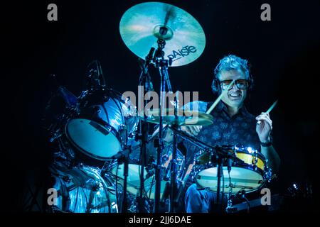 Diego Bartaburu si esibisce durante il concerto "No te va a gustar". Foto Stock