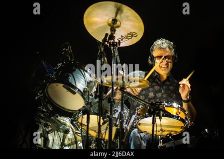 Diego Bartaburu si esibisce durante il concerto "No te va a gustar". Foto Stock