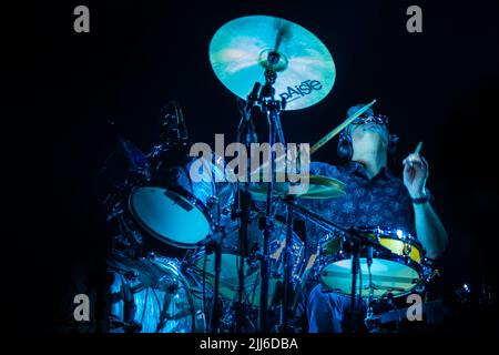 Diego Bartaburu si esibisce durante il concerto "No te va a gustar". Foto Stock