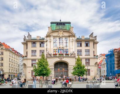 Praga, Repubblica Ceca - Giugno 2022: Nuovo municipio di Praga nel centro della città vecchia Foto Stock