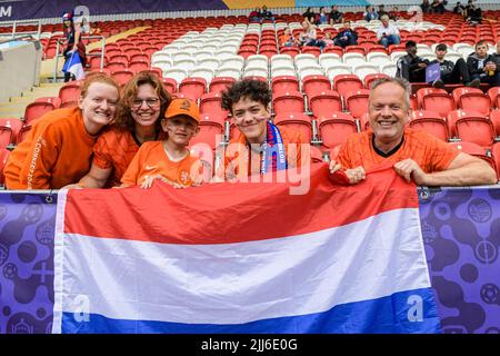 ROTHERHAM - Fans of the Netherlands durante la partita di quarti di finale della UEFA Women's EURO England 2022 tra Francia e Paesi Bassi al New York Stadium il 23 luglio 2022 a Rotherham, Regno Unito. ANP GERRIT VAN COLOGNE Foto Stock