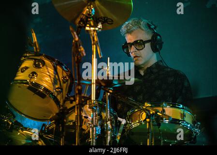 Diego Bartaburu si esibisce durante il concerto "No te va a gustar". Foto Stock