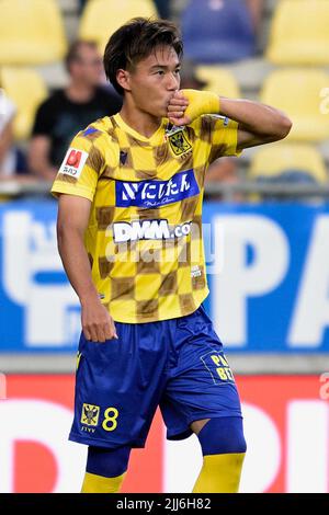 Daichi Hayashi di STVV festeggia dopo aver segnato durante una partita di calcio tra Sint-Truidense VV e Royale Union Saint-Gilloise, sabato 23 luglio 2022 a Sint-Truiden, il giorno 1 della prima divisione del campionato belga 'Jupiler Pro League' 2022-2023. BELGA FOTO JOHAN EYCKENS Foto Stock