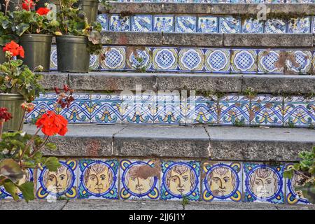 Il primo piano delle scale Scalinata di Santa Maria del Monte di Caltagirone, Sicilia, Italia, famose in tutto il mondo Foto Stock
