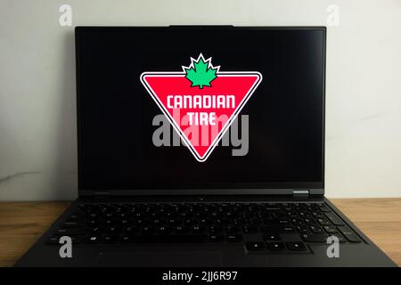 KONSKIE, POLONIA - 22 luglio 2022: Il logo della Canadian Tire Corporation Retail Company viene visualizzato sullo schermo del computer portatile Foto Stock