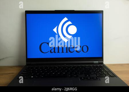 KONSKIE, POLONIA - 22 luglio 2022: Logo della società Cameco Corporation uranio visualizzato sullo schermo del computer portatile Foto Stock