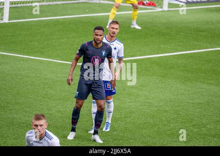 Ex internazionale Isaac Kiese Thelin nr 9 giocando per Malmö FF contro il Linus Wahlqvist Egnell di IFK Norrköping Foto Stock