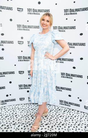 Londra, Regno Unito, venerdì 22nd luglio 2022 Amy Hart arriva alla serata 101 Dalmations Press al Regent’s Park Open Air Theatre. Credit: DavidJensen / Empowics Entertainment / Alamy Live News Foto Stock