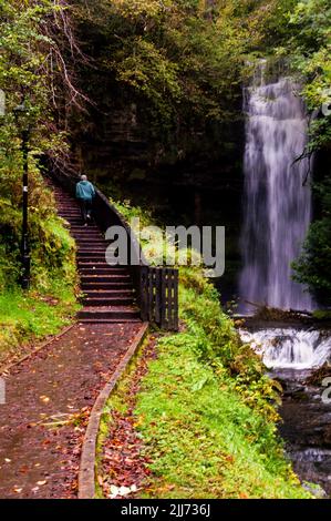 La cascata Glencar di 50 metri nella contea di Leitrim, in Irlanda, ispirò una poesia di William Butler Yeats, The Stolen Child. Foto Stock