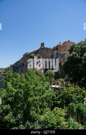 Alquézar è un comune della provincia di Huesca, Chiesa e fortezza storica Foto Stock