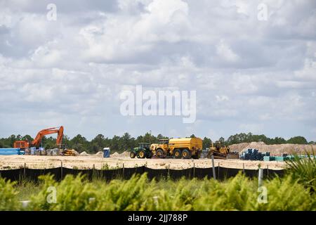 7/22/22, Babcock Ranch, Florida - Babcock Ranch pubblicizzato come la città natale di domani, vivere sostenibile, netto zero, alloggiamento privo di carbonio all'interno della Comunità di Babcock. Varie fasi in costruzione, situato vicino a Fort Myers Florida, Babcock Ranch, Florida, Venerdì 22 luglio 2022. Foto di Jennifer Greylock-Alamy Foto Stock