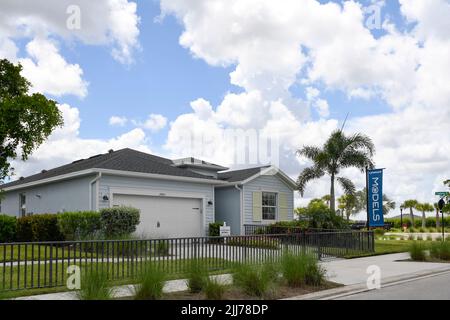 7/22/22, Babcock Ranch, Florida - Babcock Ranch pubblicizzato come la città natale di domani, vivere sostenibile, netto zero, alloggiamento privo di carbonio all'interno della Comunità di Babcock. Varie fasi in costruzione, situato vicino a Fort Myers Florida, Babcock Ranch, Florida, Venerdì 22 luglio 2022. Foto di Jennifer Greylock-Alamy Foto Stock