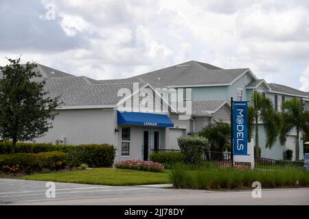 7/22/22, Babcock Ranch, Florida - Babcock Ranch pubblicizzato come la città natale di domani, vivere sostenibile, netto zero, alloggiamento privo di carbonio all'interno della Comunità di Babcock. Varie fasi in costruzione, situato vicino a Fort Myers Florida, Babcock Ranch, Florida, Venerdì 22 luglio 2022. Foto di Jennifer Greylock-Alamy Foto Stock