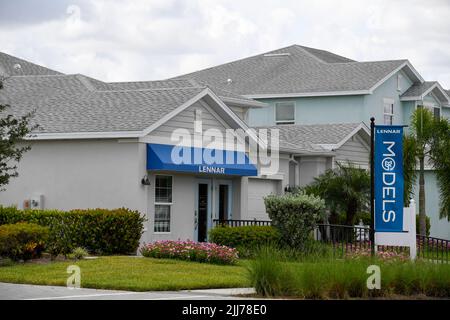 7/22/22, Babcock Ranch, Florida - Babcock Ranch pubblicizzato come la città natale di domani, vivere sostenibile, netto zero, alloggiamento privo di carbonio all'interno della Comunità di Babcock. Varie fasi in costruzione, situato vicino a Fort Myers Florida, Babcock Ranch, Florida, Venerdì 22 luglio 2022. Foto di Jennifer Greylock-Alamy Foto Stock