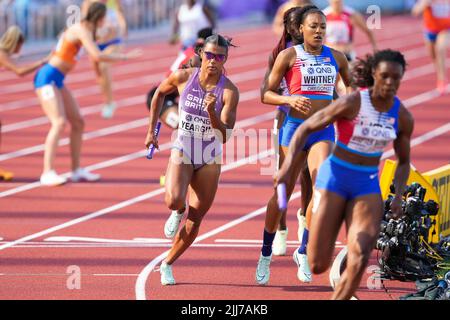 Nicole Yeargin della Gran Bretagna durante i heats delle Donne 4x400m il giorno nove del campionato mondiale di atletica a Hayward Field, University of Oregon negli Stati Uniti d'America. Data foto: Sabato 23 luglio 2022. Foto Stock