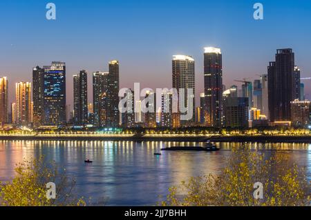 Wuhan skyline scenario a Wuahn, Hubei, Cina Foto Stock