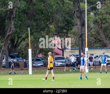 WAAFL 2021 Football C5 grado Amateurs Grand finale tra Trinity Aquinas e North Beach Football Club. Foto Stock