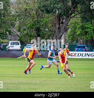 WAAFL 2021 Football C5 grado Amateurs Grand finale tra Trinity Aquinas e North Beach Football Club. Foto Stock