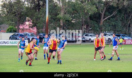 WAAFL 2021 Football C5 grado Amateurs Grand finale tra Trinity Aquinas e North Beach Football Club. Foto Stock