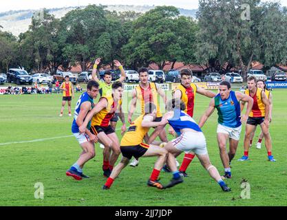 WAAFL 2021 Football C5 grado Amateurs Grand finale tra Trinity Aquinas e North Beach Football Club. Foto Stock