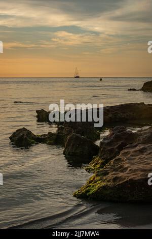 Tramonto Cala in es Tancats. Minorca. Spagna Foto Stock