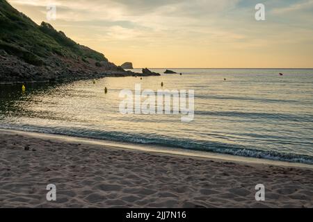 Tramonto Cala in es Tancats. Minorca. Spagna Foto Stock