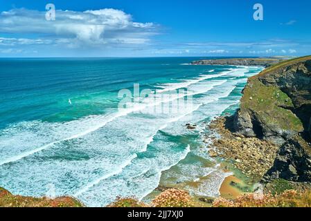 Vista dal percorso South West Coast (SWC) vicino a Trenance Point e Mawgan Porth, Cornovaglia, Inghilterra. Foto Stock