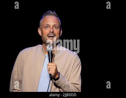 Honolulu, HI, USA. 23rd luglio 2022. Nate Bargatze si esibisce presso la Blaisdell Concert Hall di Honolulu, HI il 23 luglio 2022. Credit: Erik Kabik Photography/Media Punch/Alamy Live News Foto Stock