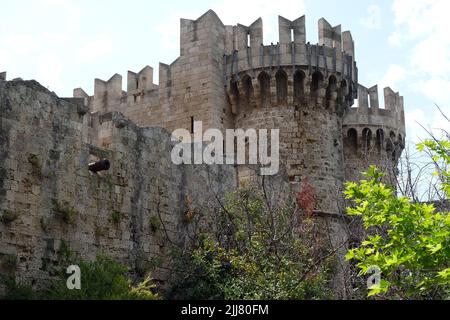 Mura fortificate della città di Rodi in Grecia Foto Stock