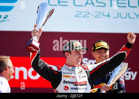 Podio Pourchaire Théo (fra), ART Grand Prix, Dallara F2, ritratto nel corso del round 9th del Campionato FIA di Formula 2 2022, dal 22 al 24 luglio 2022 sul circuito Paul Ricard, a le Castellet, Francia - Foto Antonin Vincent/DPPI Foto Stock