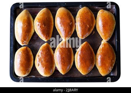 Piroski di carne russa. Mini torte tradizionali a mano su sfondo di legno. Stile rustico, vista da primo piano. Le polpette tradizionali russe di solito fatte dal nonno Foto Stock